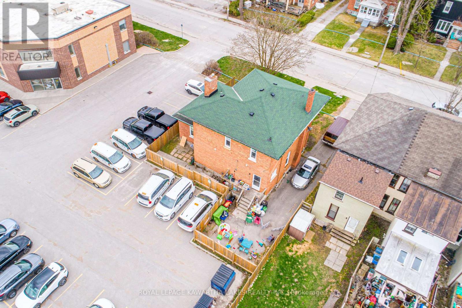 6 Glenelg Street W, Kawartha Lakes (Lindsay), Ontario  K9V 2T8 - Photo 35 - X12113272
