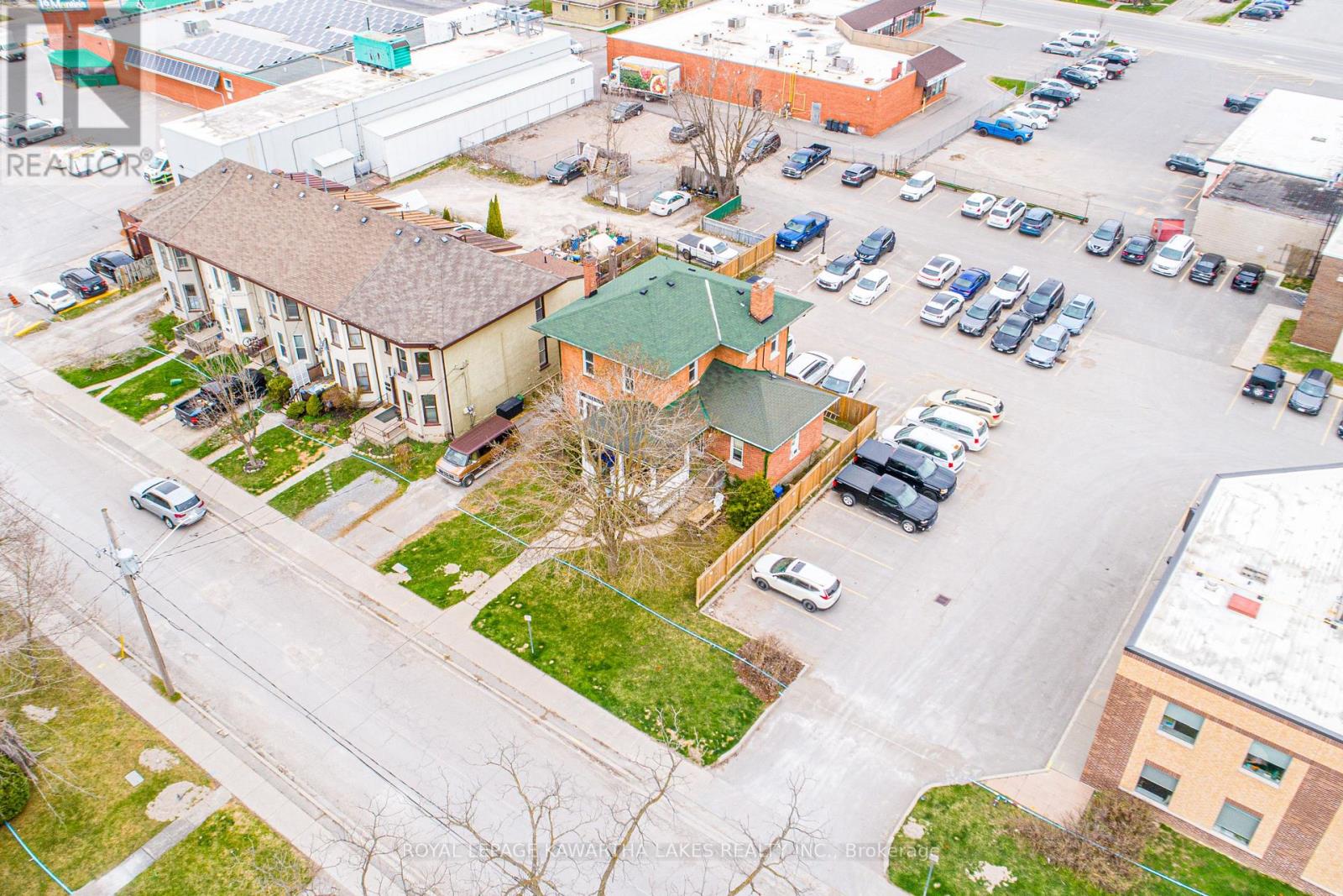 6 Glenelg Street W, Kawartha Lakes (Lindsay), Ontario  K9V 2T8 - Photo 4 - X12113272