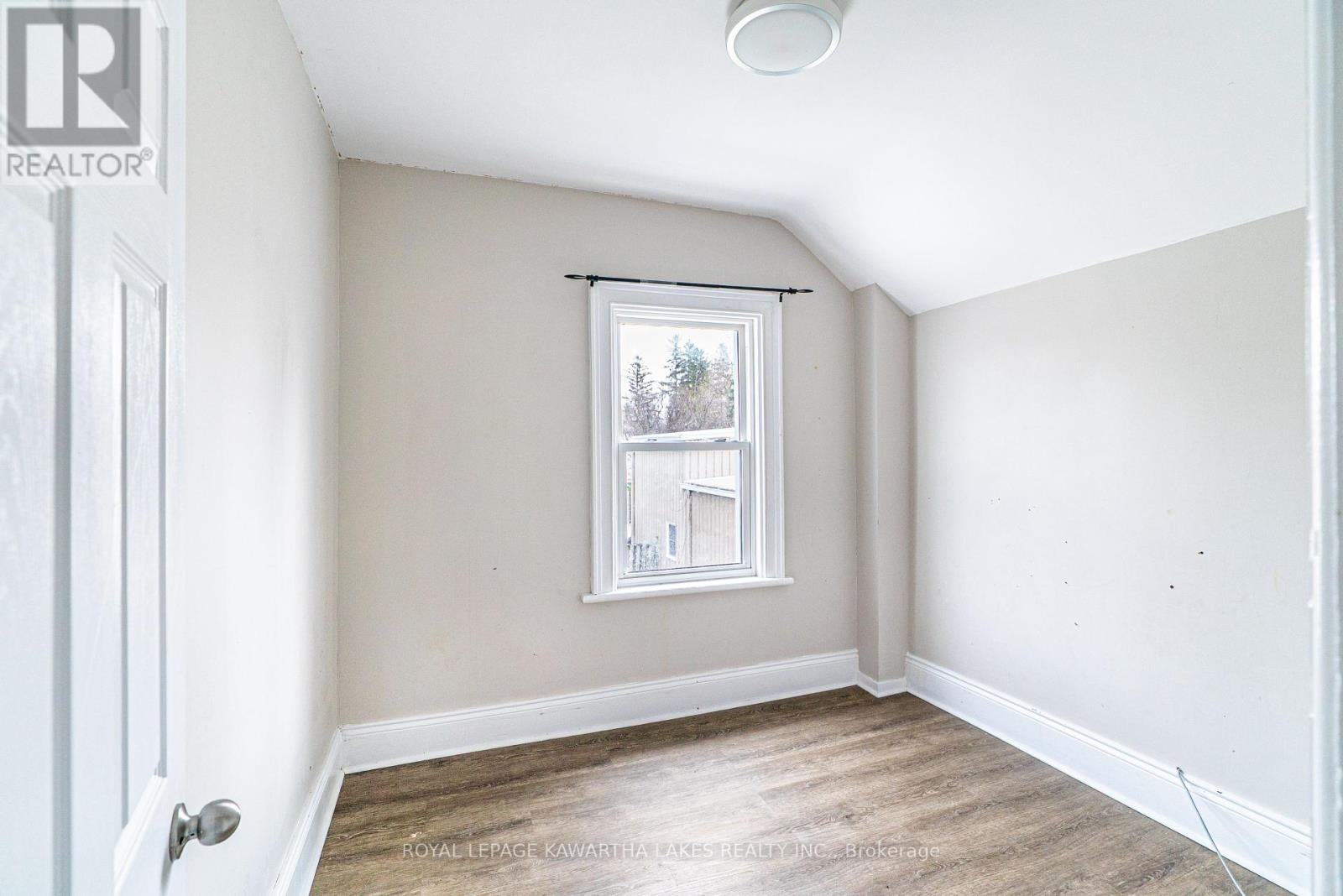 86 Lindsay Street S, Kawartha Lakes (Lindsay), Ontario  K9V 2M3 - Photo 17 - X12113382