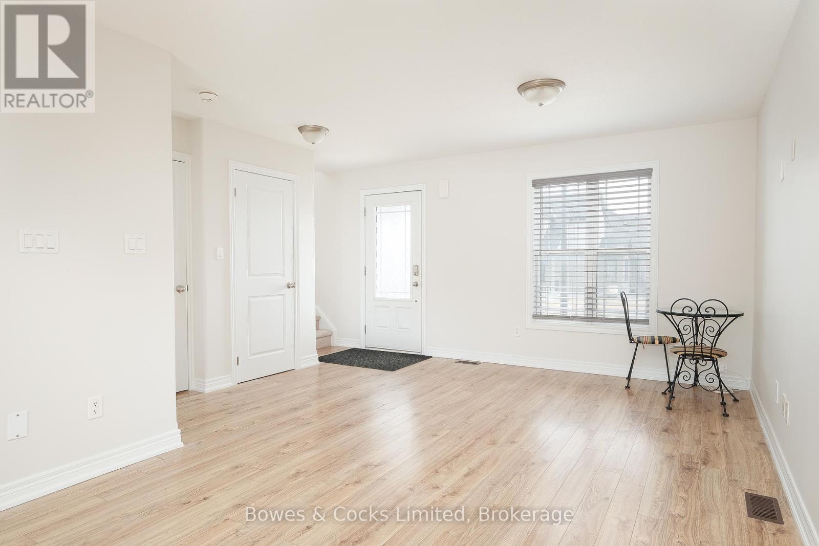 245 Rowberry Boulevard, Peterborough North (North), Ontario  K9H 0H9 - Photo 4 - X12113780
