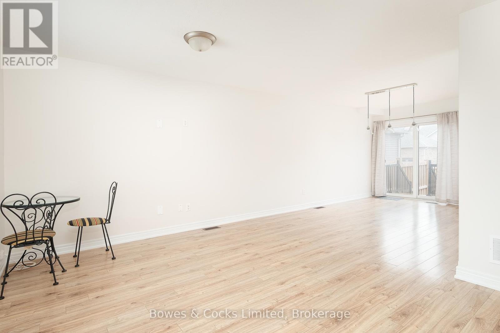 245 Rowberry Boulevard, Peterborough North (North), Ontario  K9H 0H9 - Photo 5 - X12113780