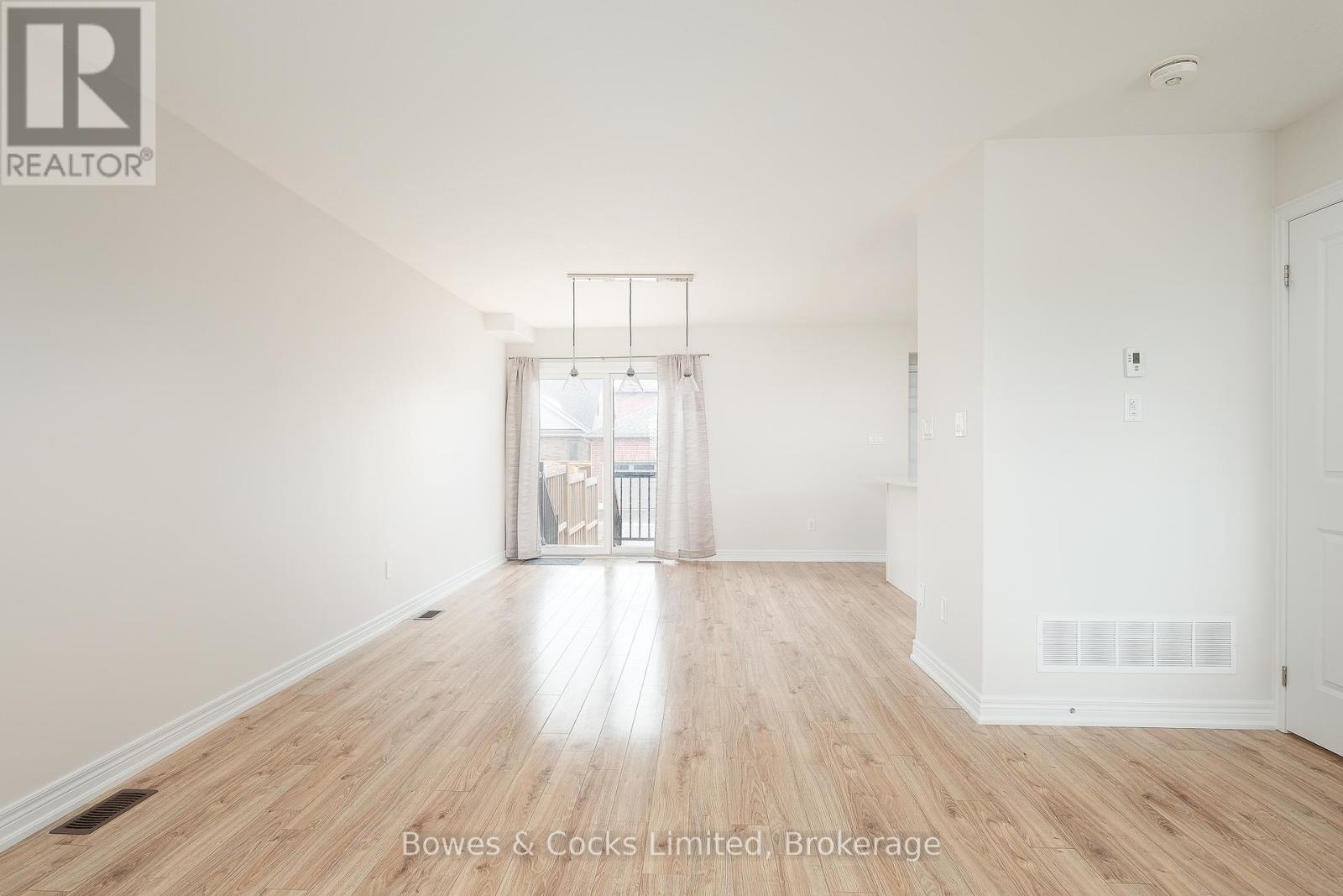 245 Rowberry Boulevard, Peterborough North (North), Ontario  K9H 0H9 - Photo 6 - X12113780