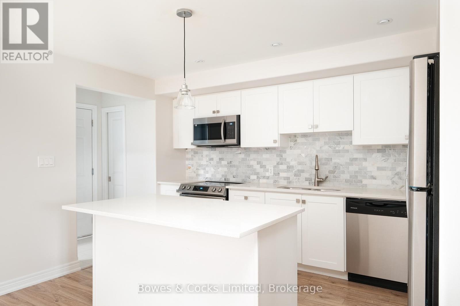 245 Rowberry Boulevard, Peterborough North (North), Ontario  K9H 0H9 - Photo 9 - X12113780