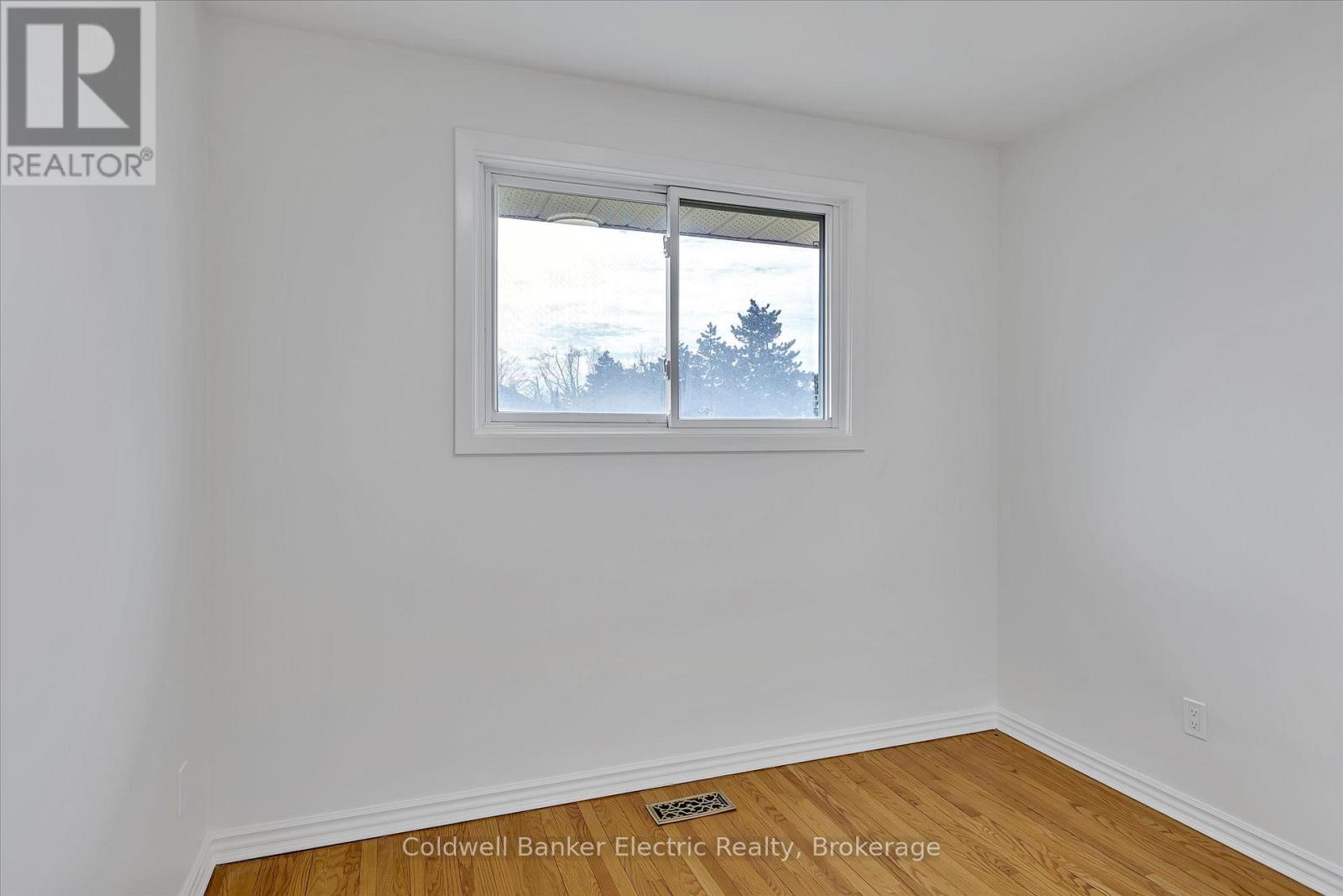 299 Bellevue Street, Peterborough North (South), Ontario  K9H 5E8 - Photo 22 - X12113803
