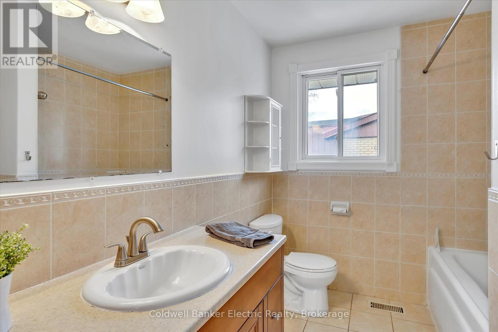 299 Bellevue Street, Peterborough North (South), Ontario  K9H 5E8 - Photo 26 - X12113803