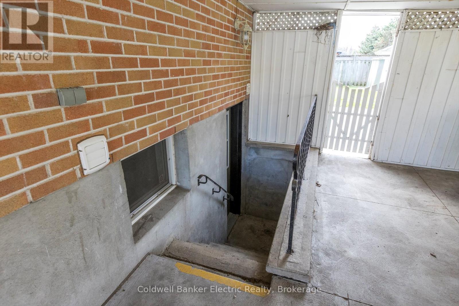 299 Bellevue Street, Peterborough North (South), Ontario  K9H 5E8 - Photo 43 - X12113803