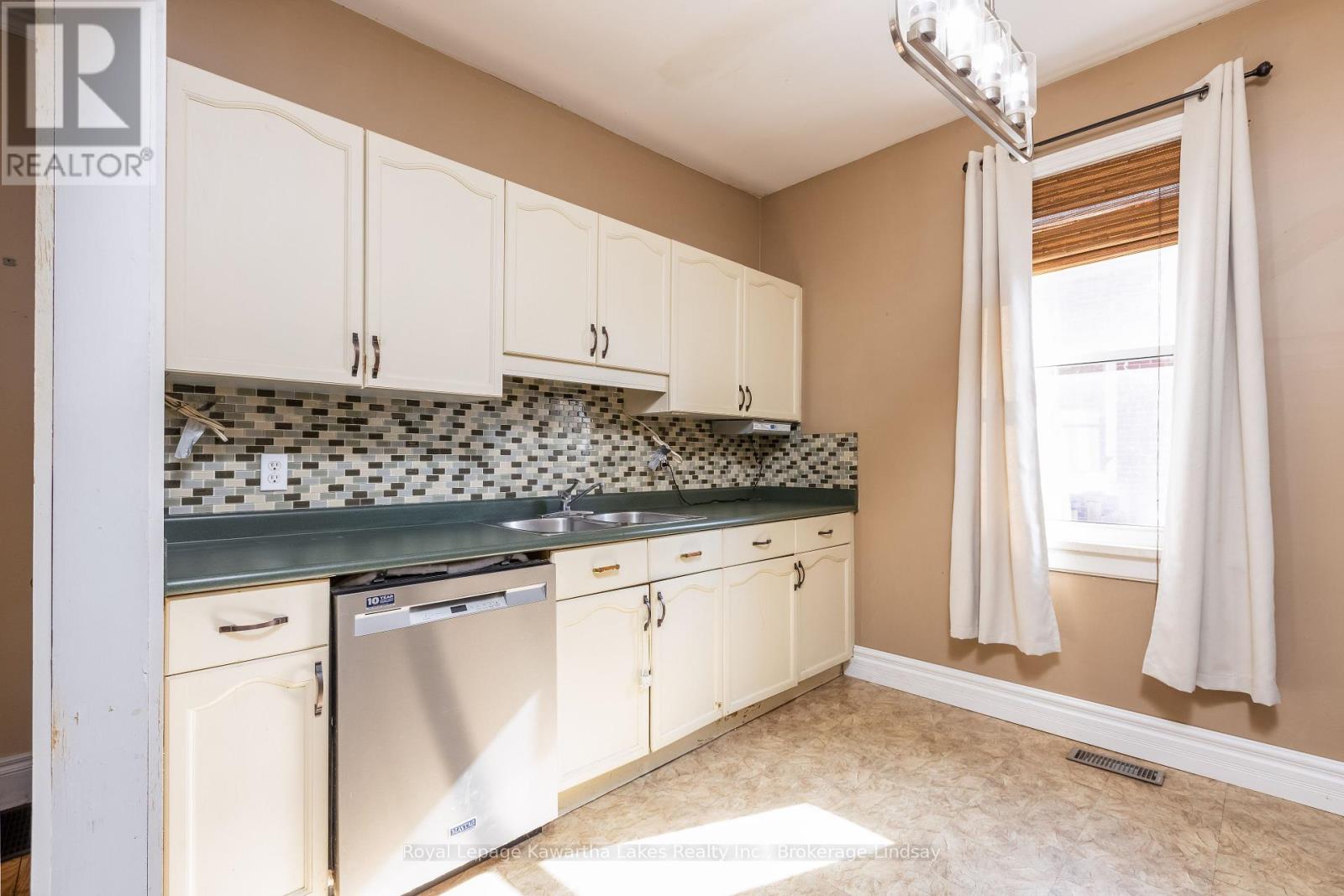 205 William Street N, Kawartha Lakes (Lindsay), Ontario  K9V 4B8 - Photo 11 - X12114546