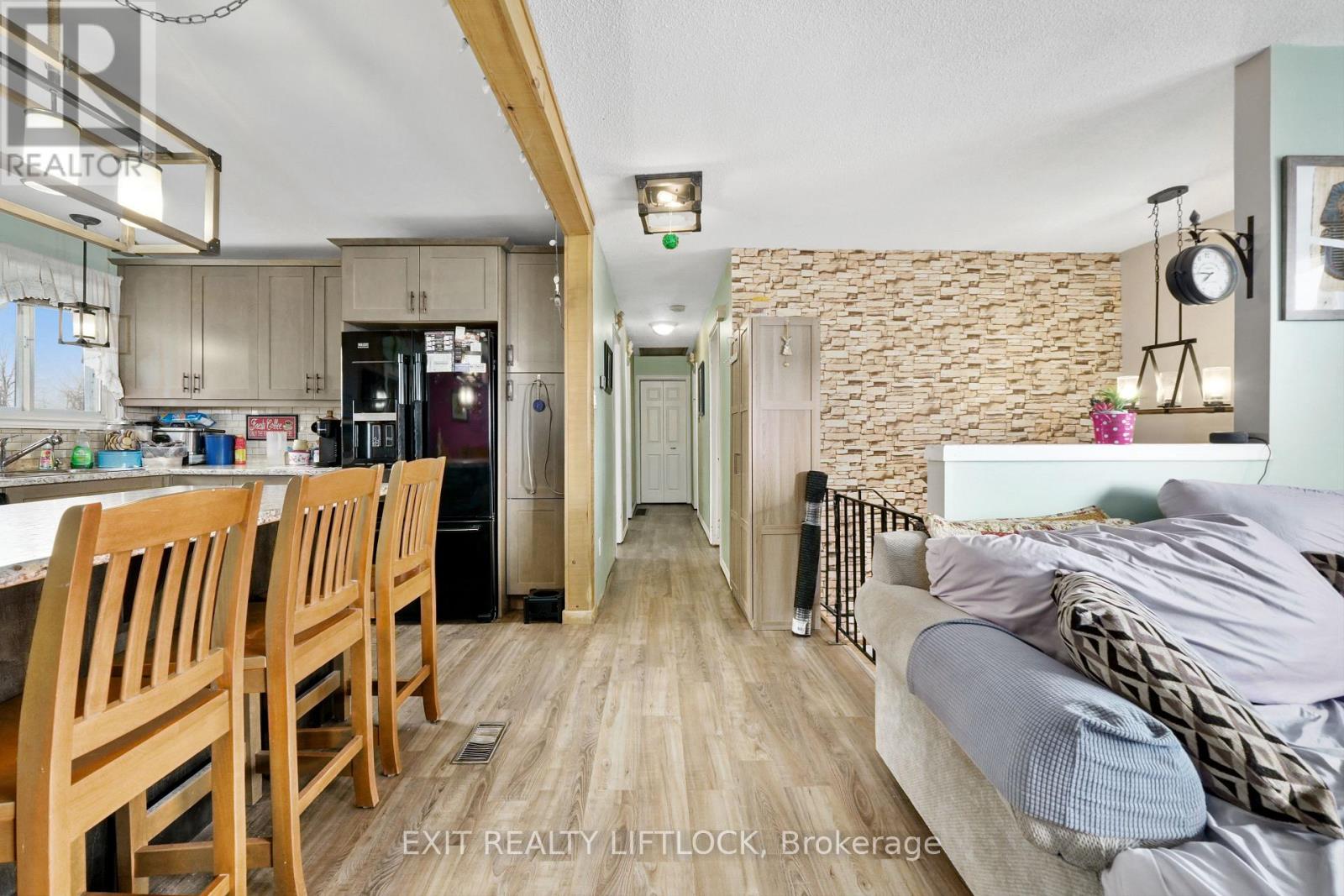 1688 Tara Road, Selwyn, Ontario  K9J 6X2 - Photo 14 - X12115065