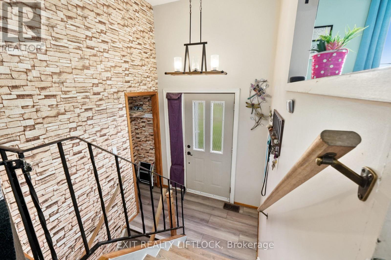 1688 Tara Road, Selwyn, Ontario  K9J 6X2 - Photo 3 - X12115065