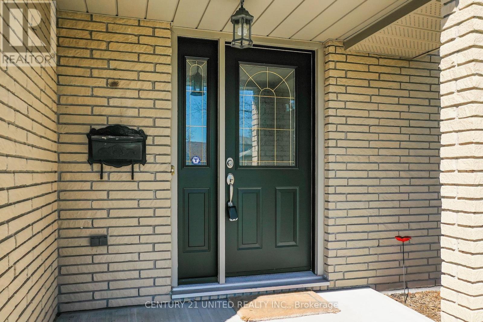 1375 Heather Lane, Peterborough West (North), Ontario  K9J 7N1 - Photo 2 - X12115175