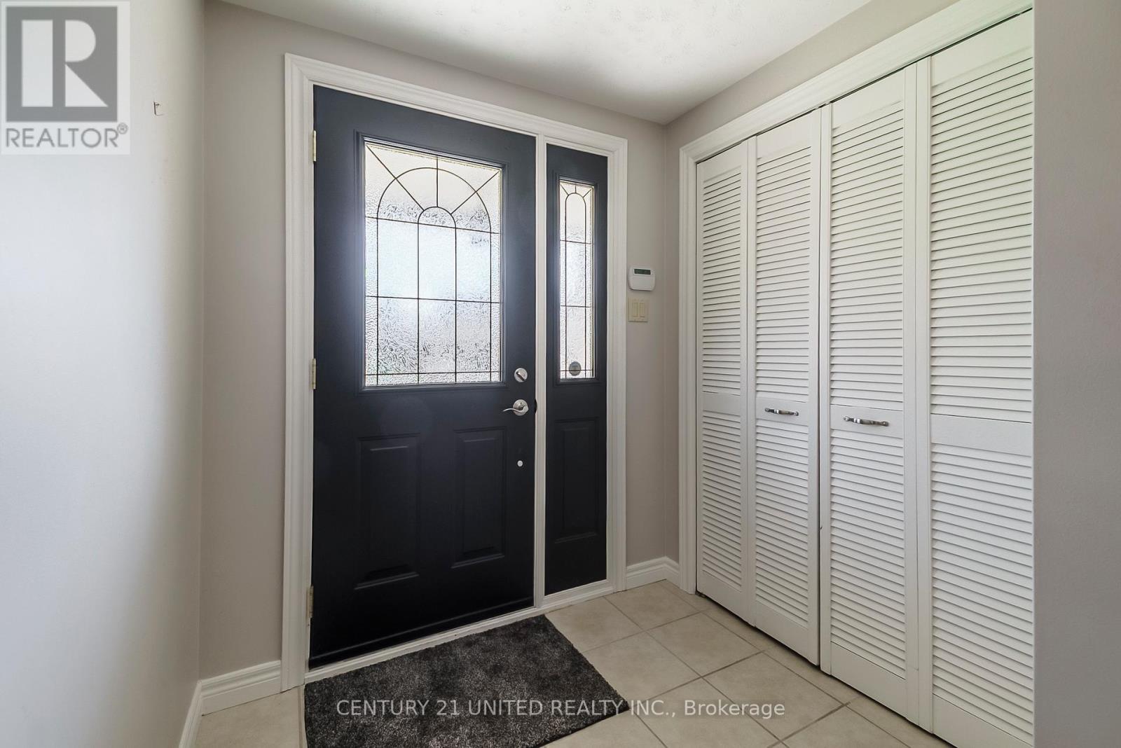 1375 Heather Lane, Peterborough West (North), Ontario  K9J 7N1 - Photo 3 - X12115175