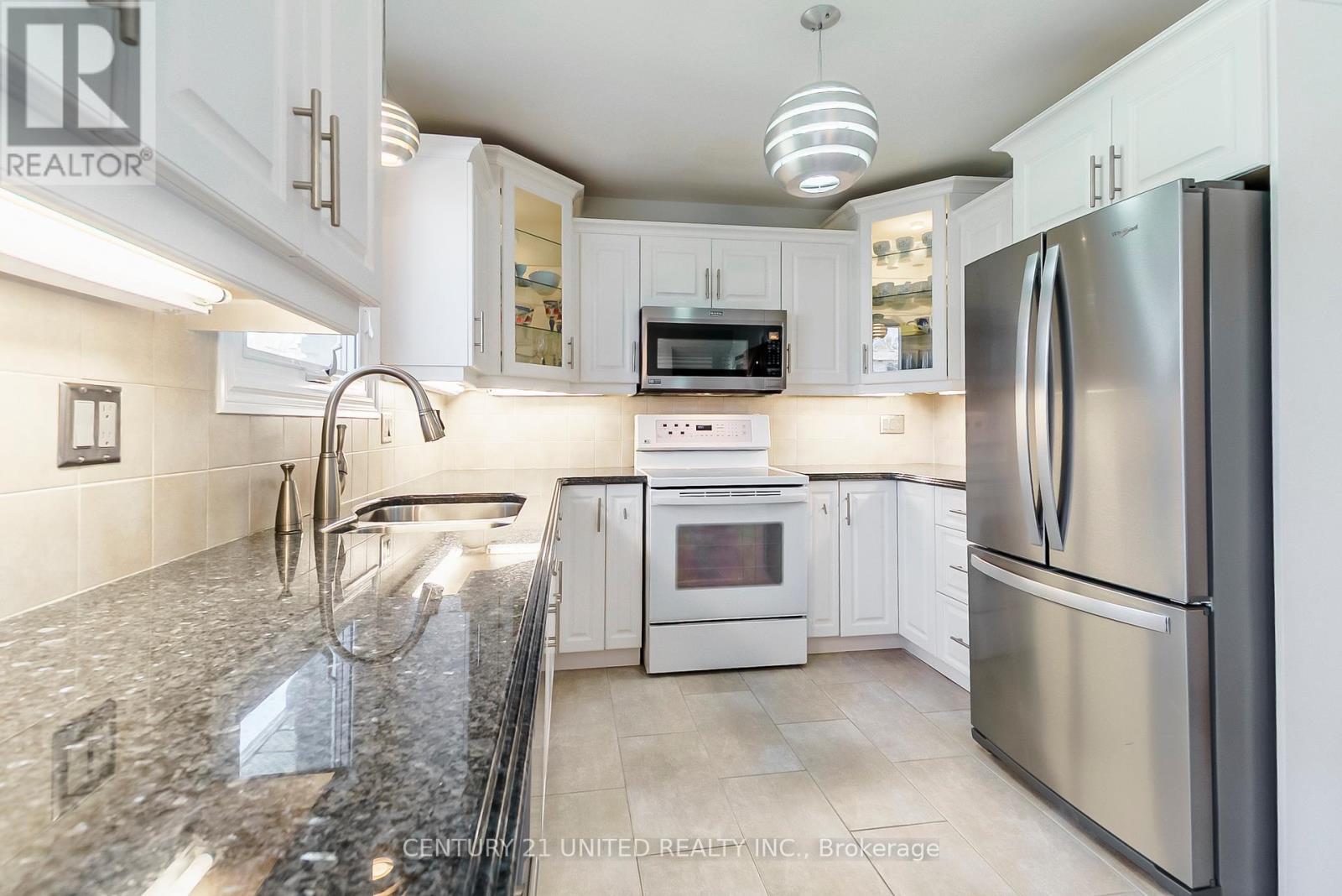 1375 Heather Lane, Peterborough West (North), Ontario  K9J 7N1 - Photo 9 - X12115175