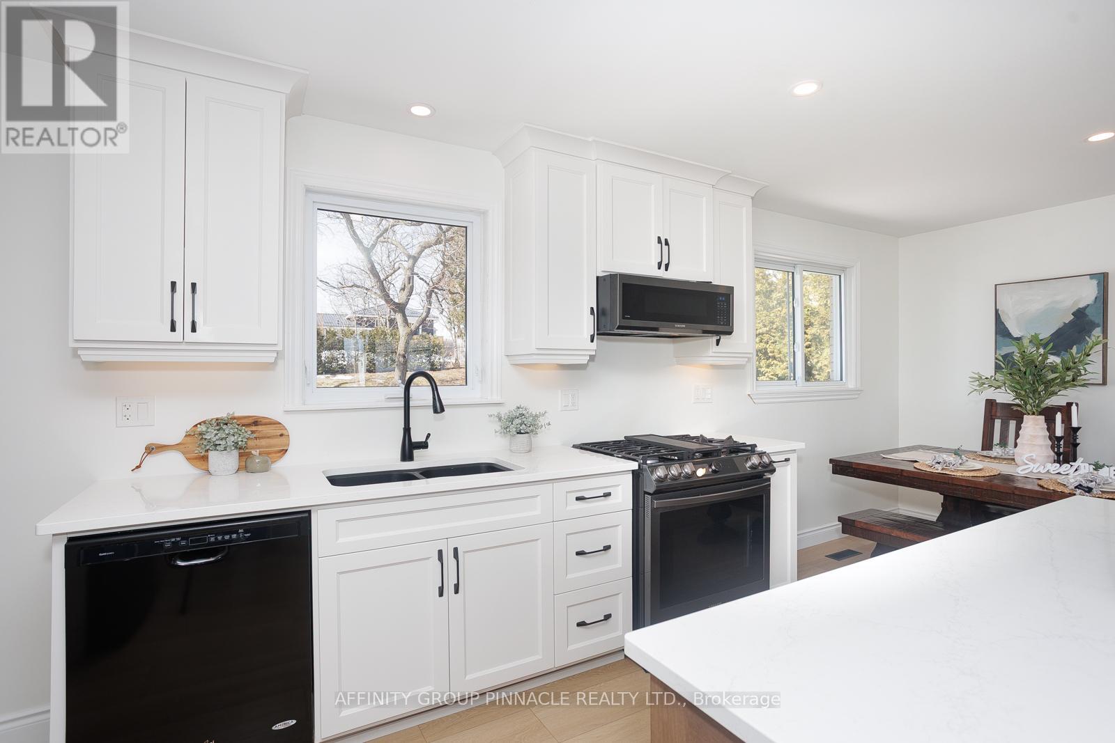 19 Mohawk Drive, Kawartha Lakes (Ops), Ontario  K9V 0J6 - Photo 10 - X12115200