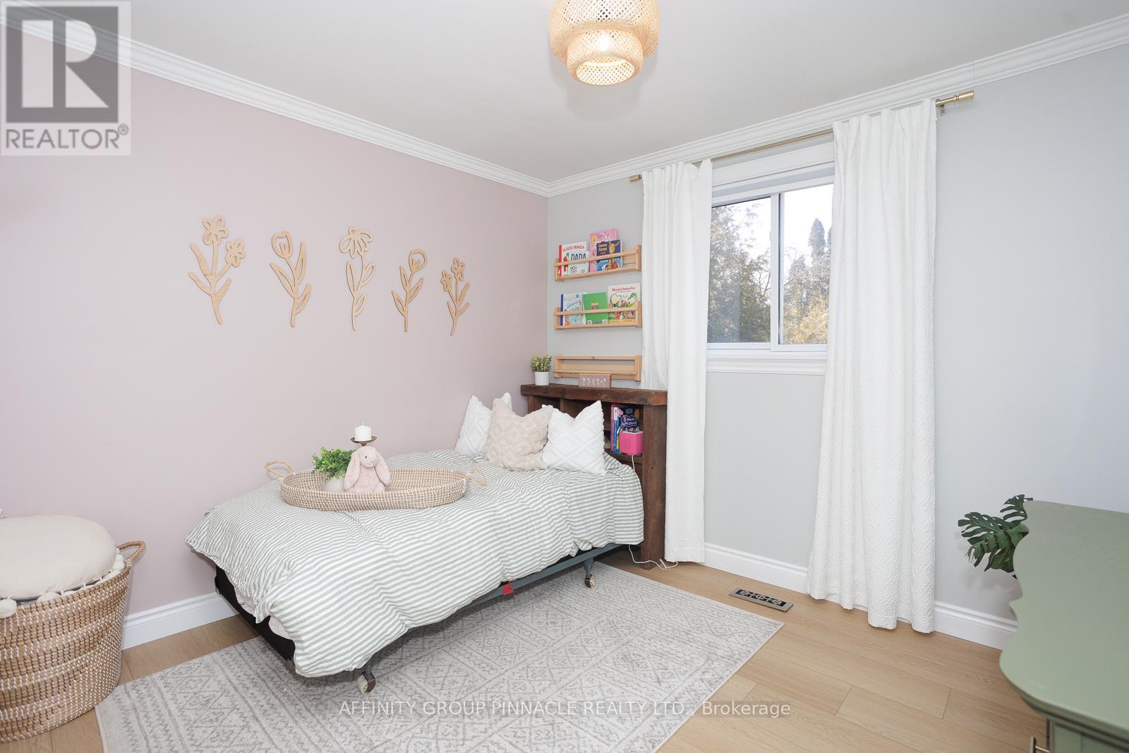 19 Mohawk Drive, Kawartha Lakes (Ops), Ontario  K9V 0J6 - Photo 17 - X12115200