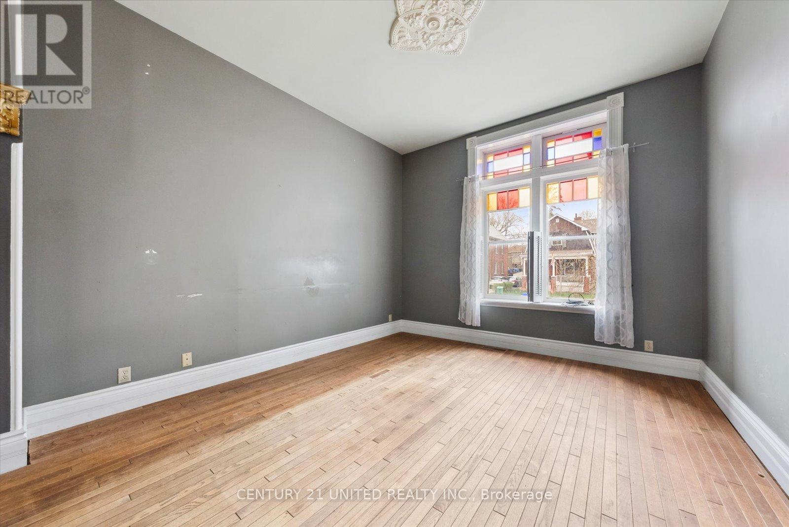 183 Stewart Street, Peterborough Central (South), Ontario  K9J 3M4 - Photo 10 - X12115262