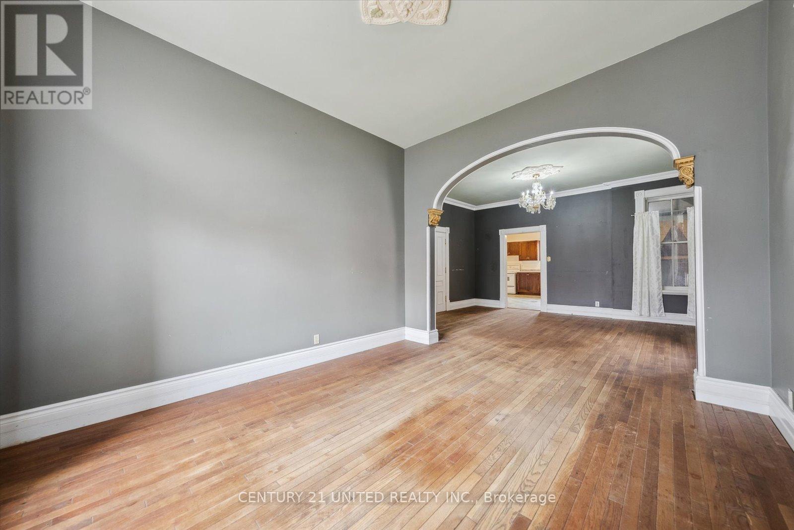 183 Stewart Street, Peterborough Central (South), Ontario  K9J 3M4 - Photo 12 - X12115262