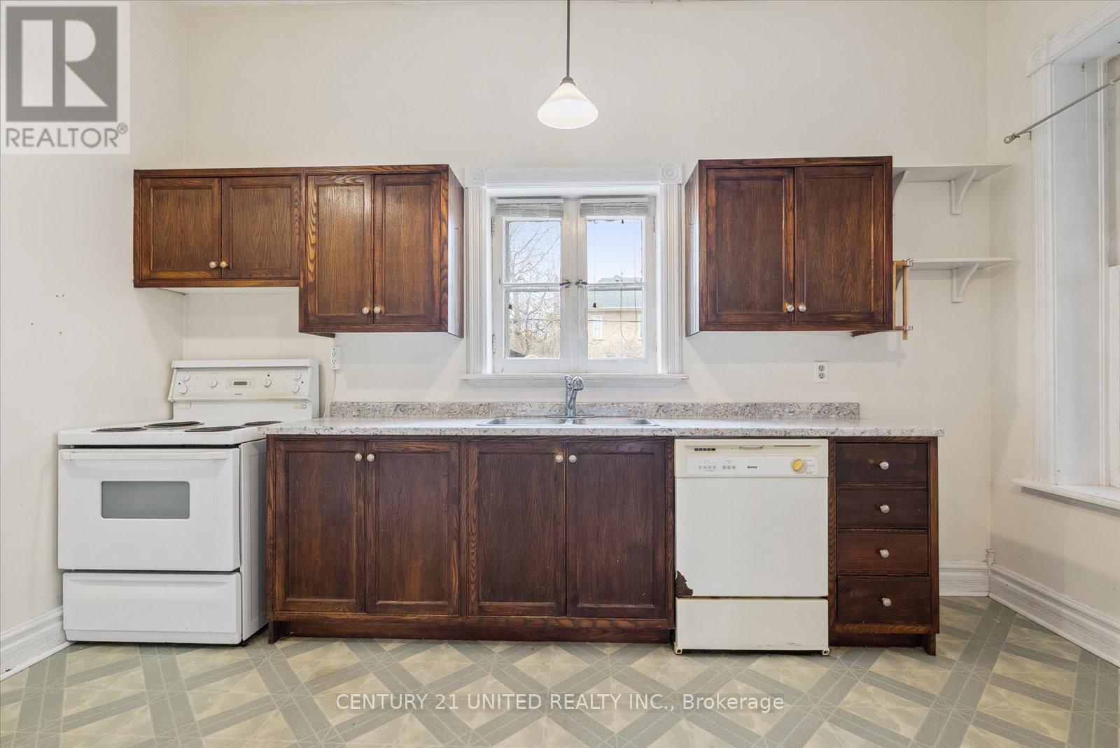 183 Stewart Street, Peterborough Central (South), Ontario  K9J 3M4 - Photo 17 - X12115262
