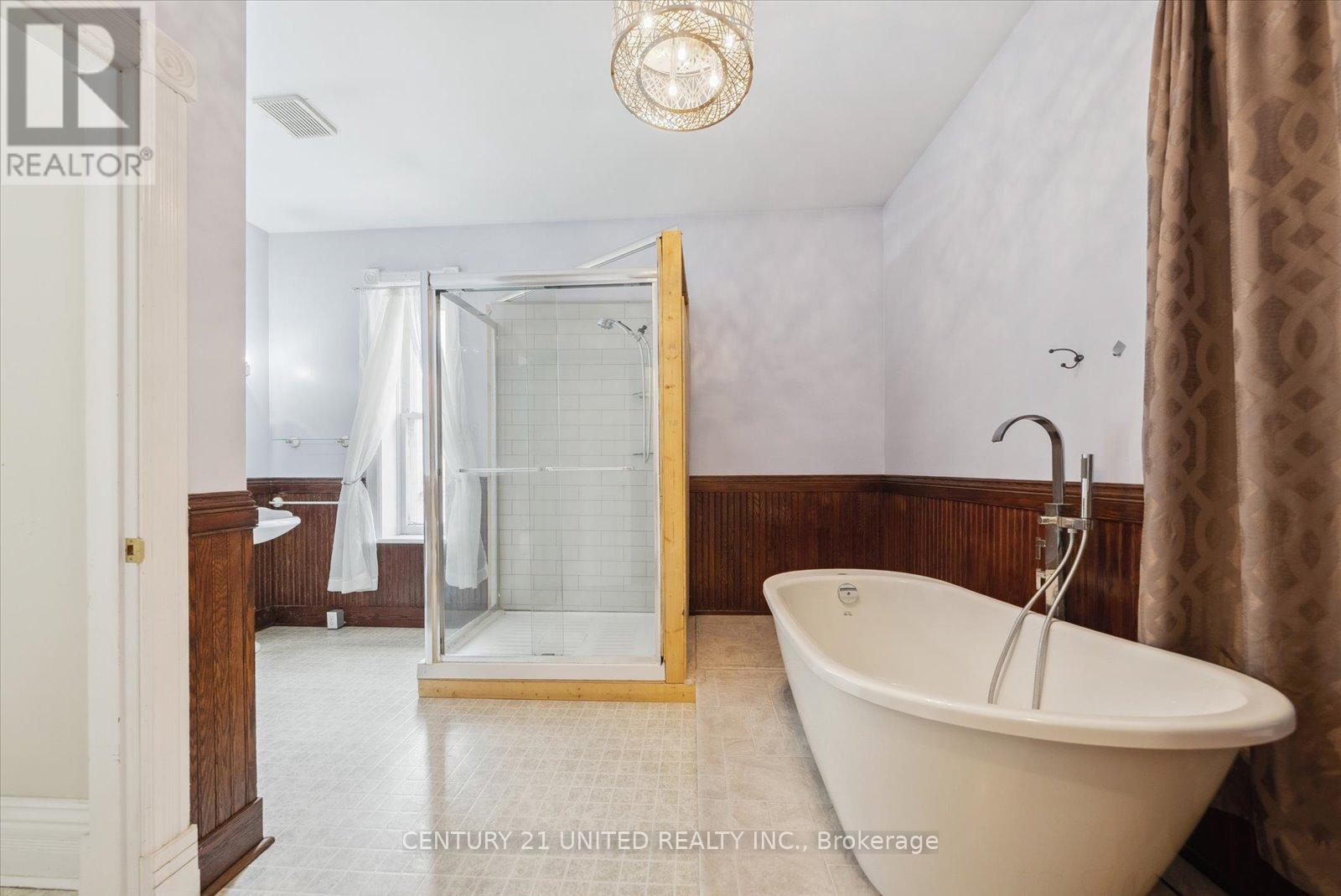 183 Stewart Street, Peterborough Central (South), Ontario  K9J 3M4 - Photo 28 - X12115262