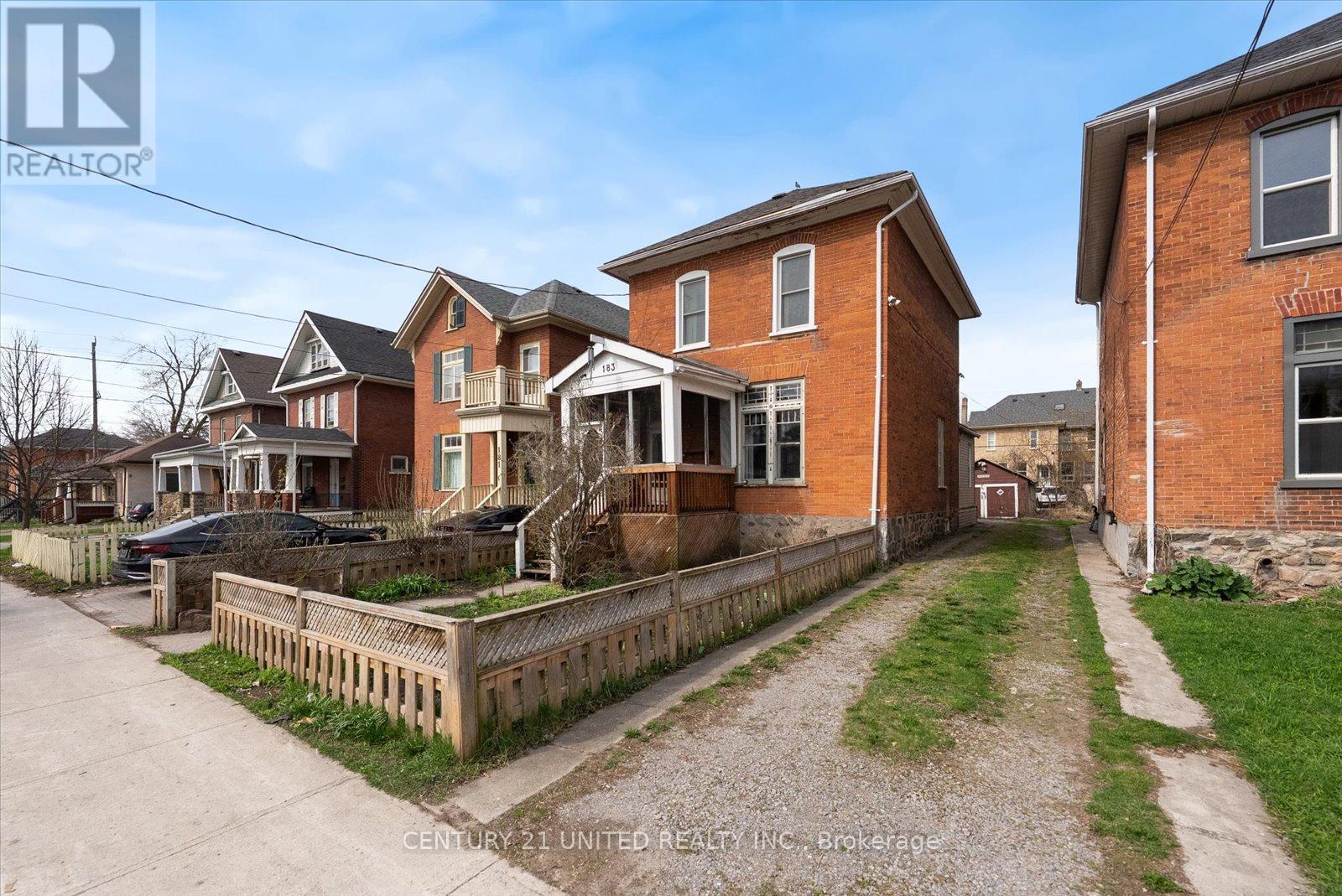 183 Stewart Street, Peterborough Central (South), Ontario  K9J 3M4 - Photo 4 - X12115262
