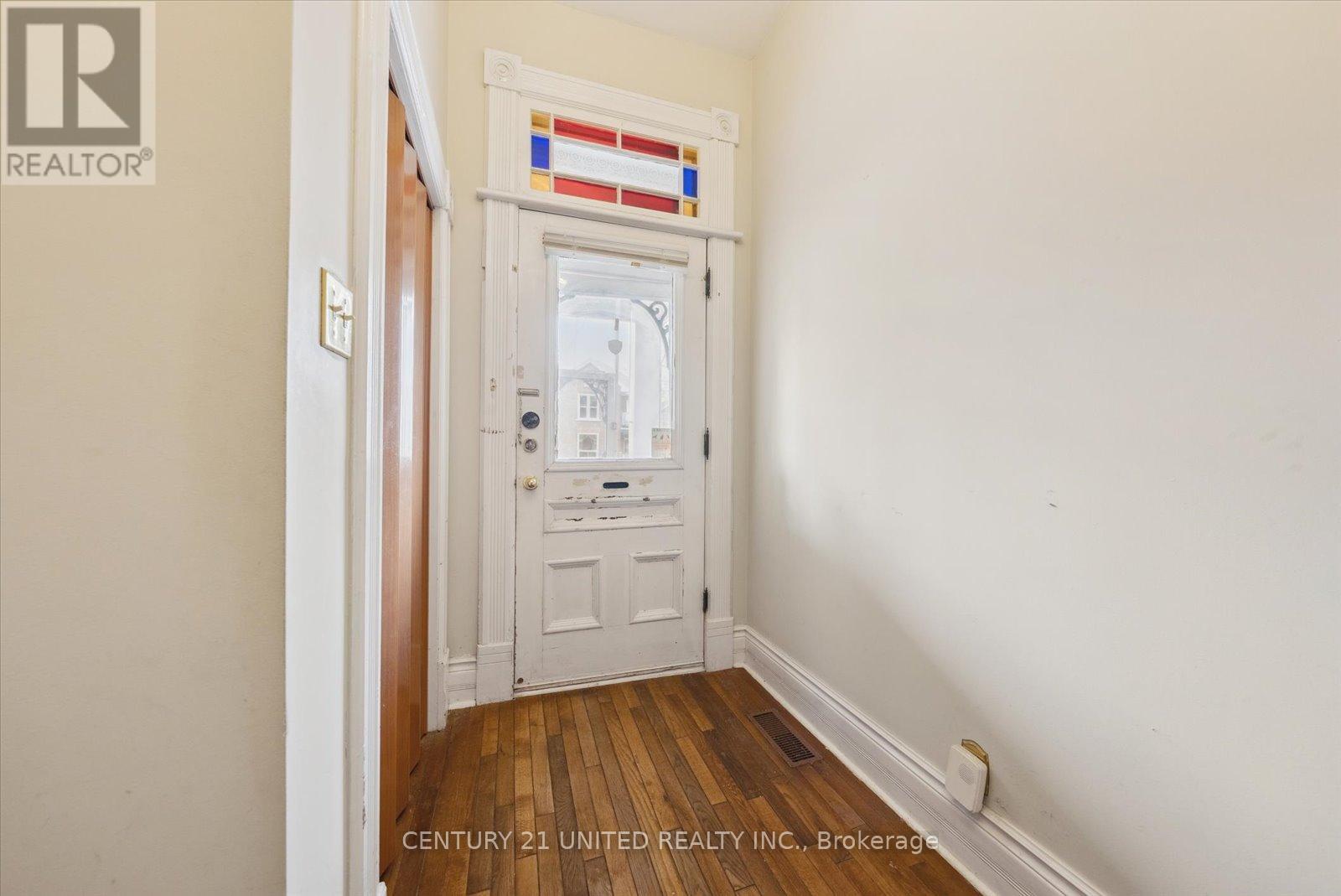 183 Stewart Street, Peterborough Central (South), Ontario  K9J 3M4 - Photo 6 - X12115262