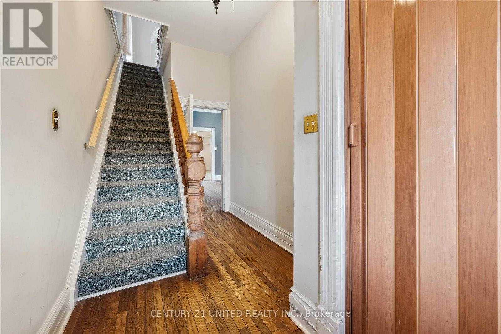 183 Stewart Street, Peterborough Central (South), Ontario  K9J 3M4 - Photo 8 - X12115262