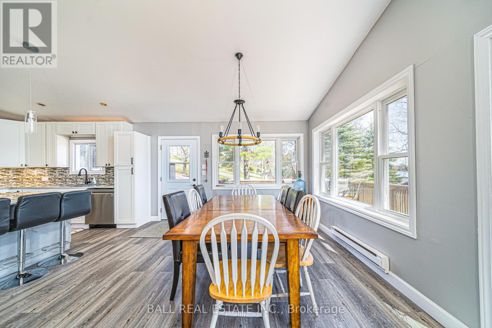 1851 Young's Point Road, Selwyn, Ontario  K0L 2H0 - Photo 11 - X12115291