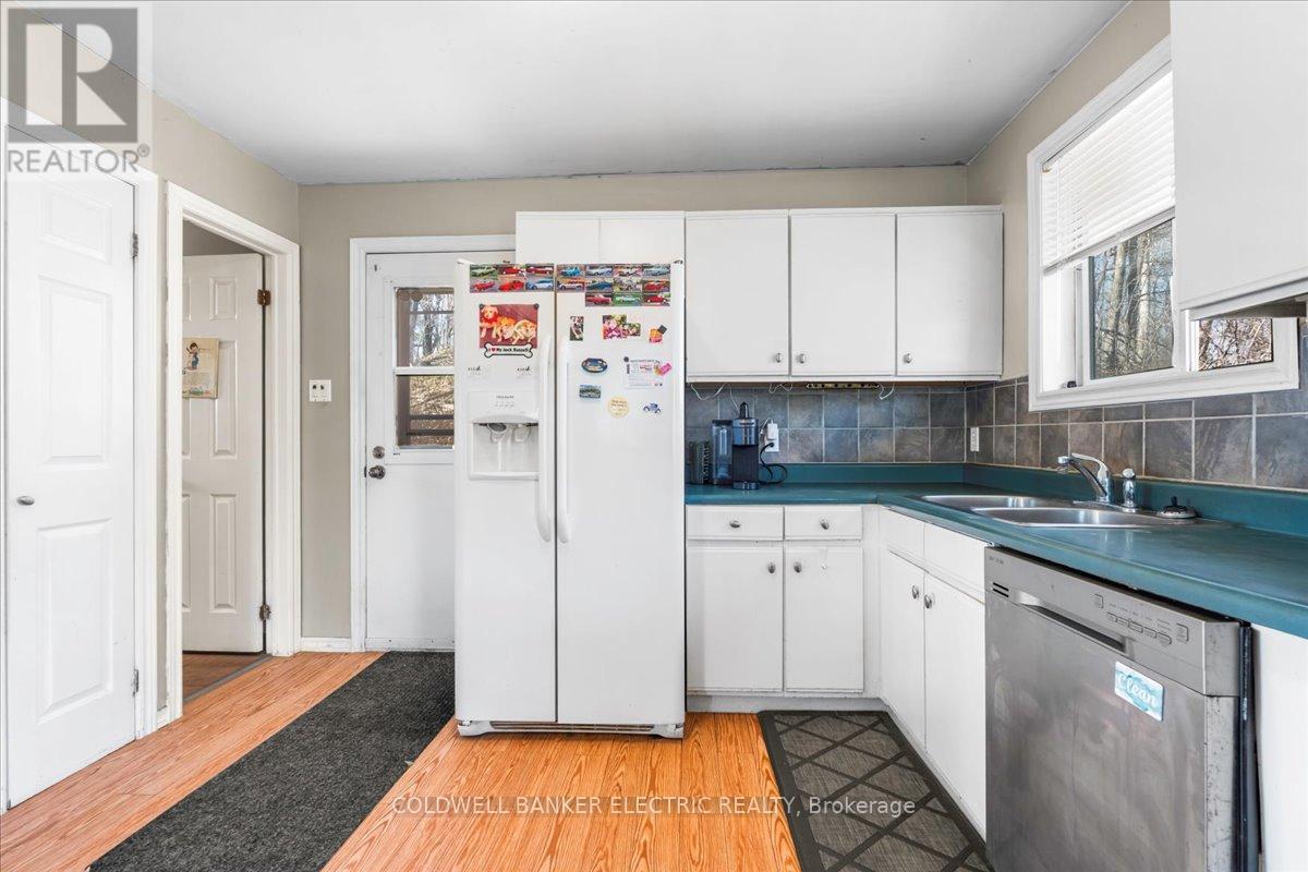 38 Cliffside Drive, Kawartha Lakes, Ontario  K0L 1T0 - Photo 13 - X12115357