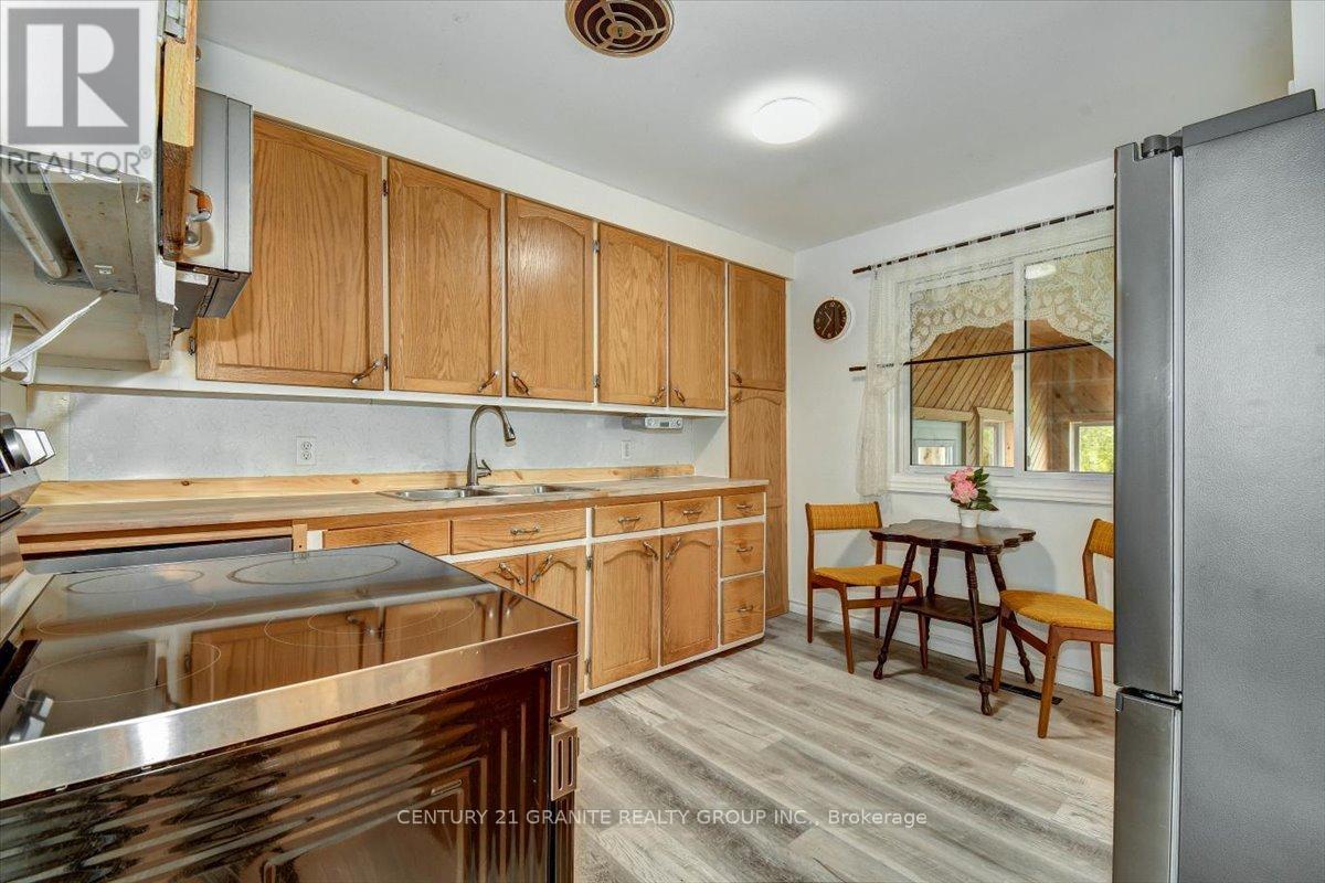 7 Faraday Street, Bancroft (Bancroft Ward), Ontario  K0L 1C0 - Photo 4 - X12115753