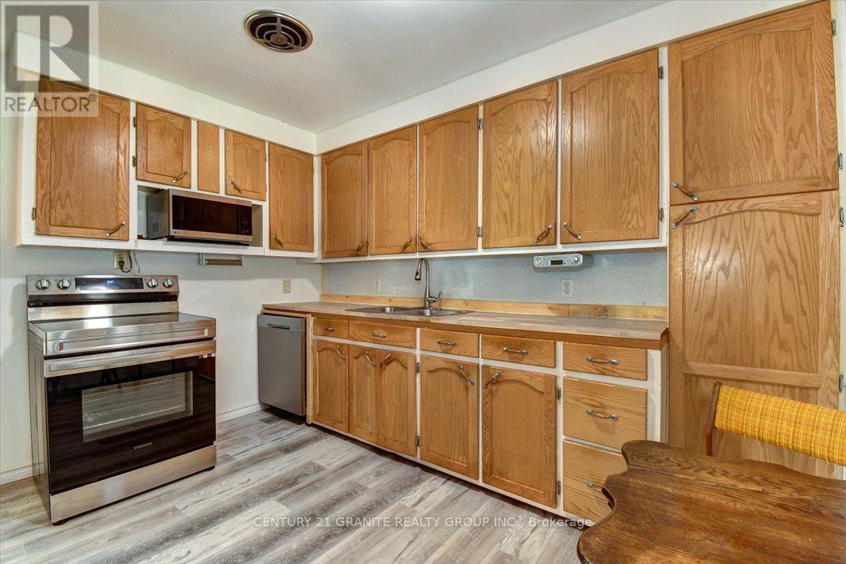 7 Faraday Street, Bancroft (Bancroft Ward), Ontario  K0L 1C0 - Photo 5 - X12115753