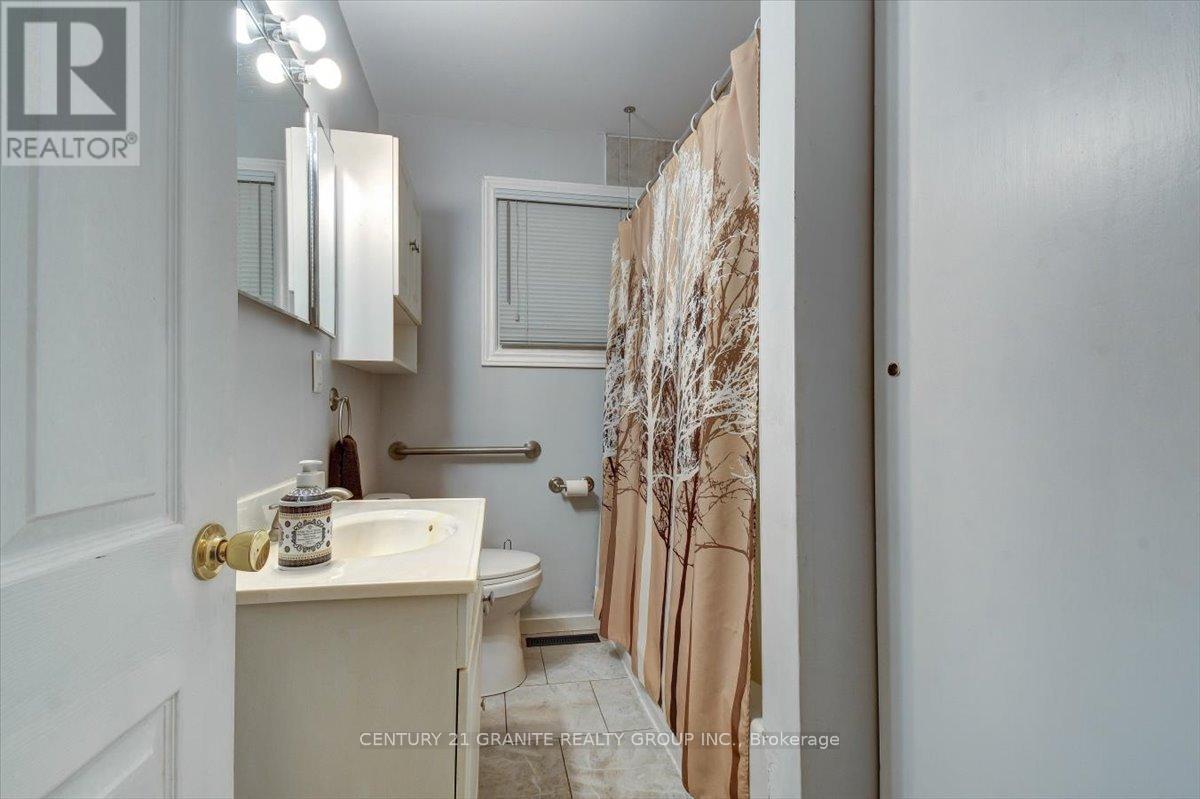 7 Faraday Street, Bancroft (Bancroft Ward), Ontario  K0L 1C0 - Photo 9 - X12115753