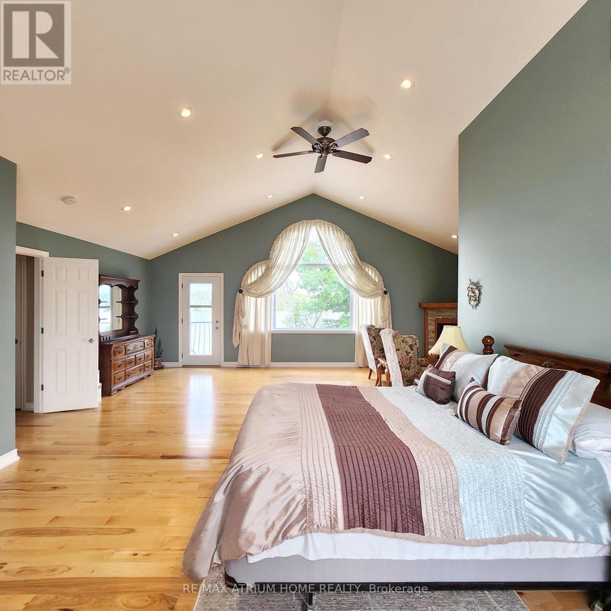 825 Southview Drive, Otonabee-South Monaghan, Ontario  K0L 1B0 - Photo 12 - X12115630