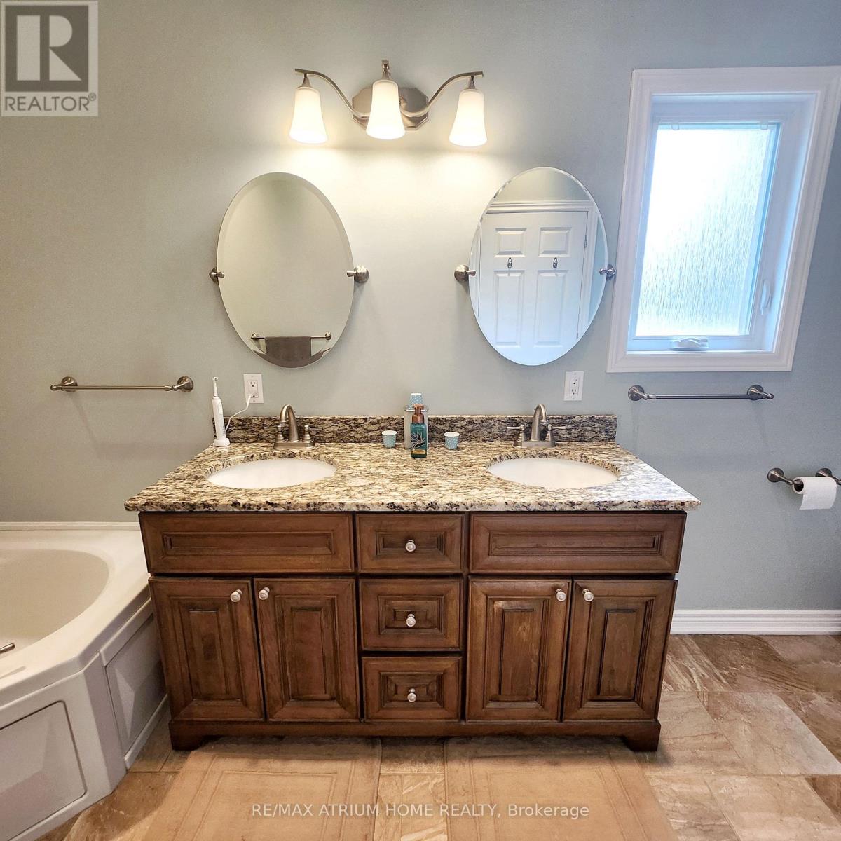 825 Southview Drive, Otonabee-South Monaghan, Ontario  K0L 1B0 - Photo 17 - X12115630