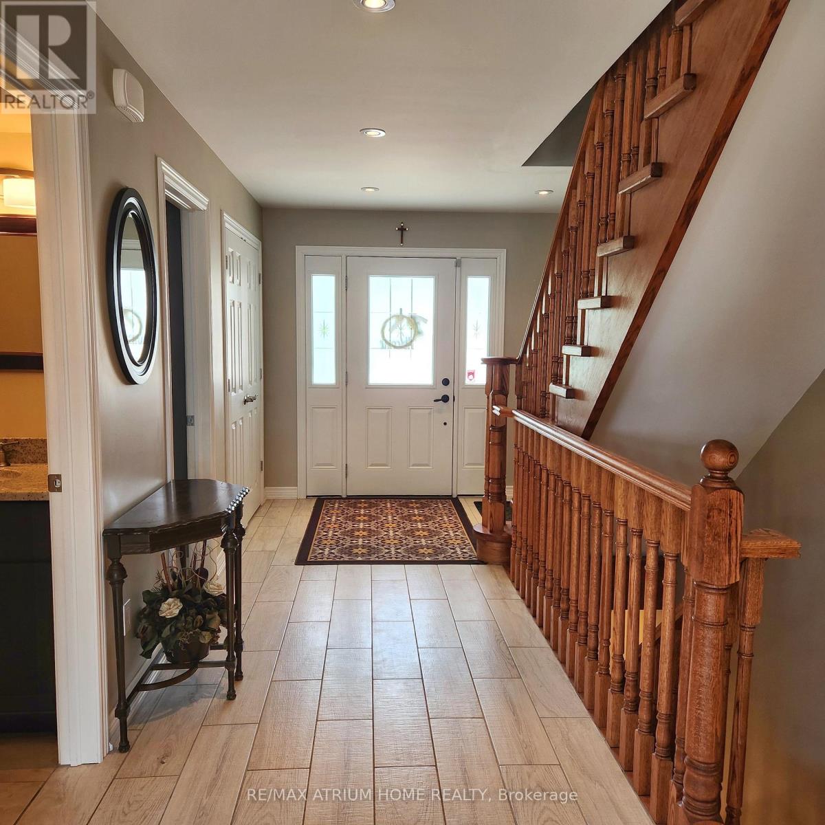 825 Southview Drive, Otonabee-South Monaghan, Ontario  K0L 1B0 - Photo 3 - X12115630