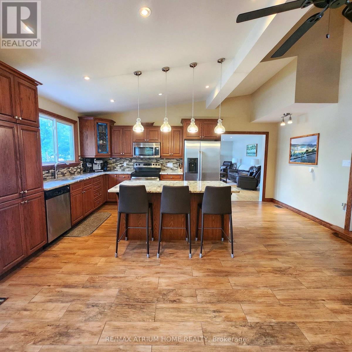 825 Southview Drive, Otonabee-South Monaghan, Ontario  K0L 1B0 - Photo 5 - X12115630