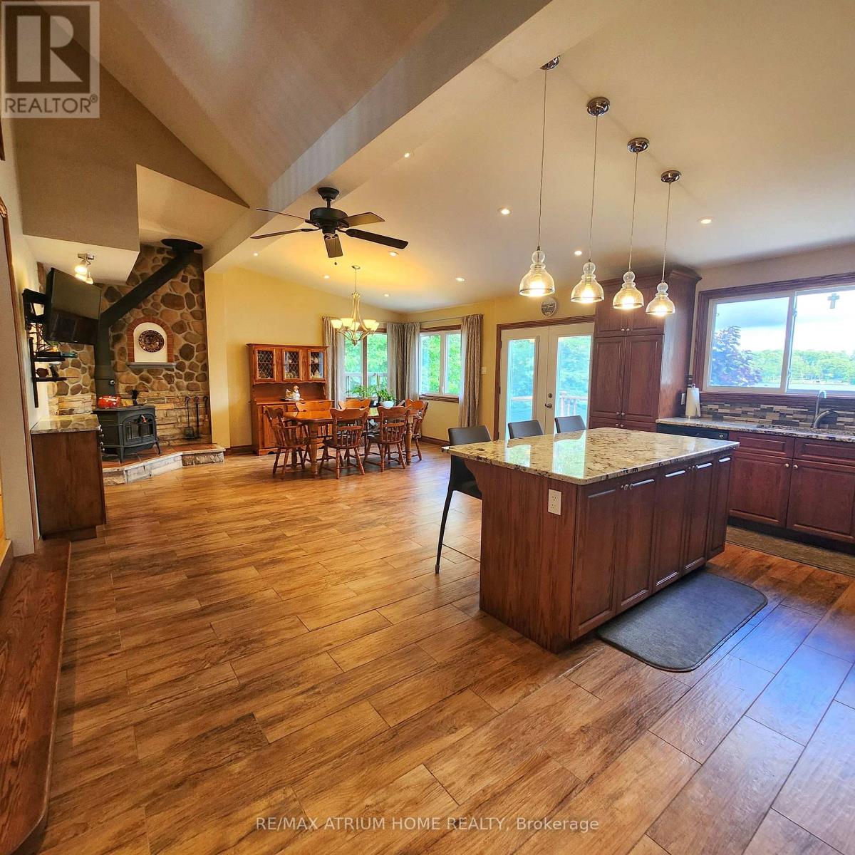 825 Southview Drive, Otonabee-South Monaghan, Ontario  K0L 1B0 - Photo 6 - X12115630