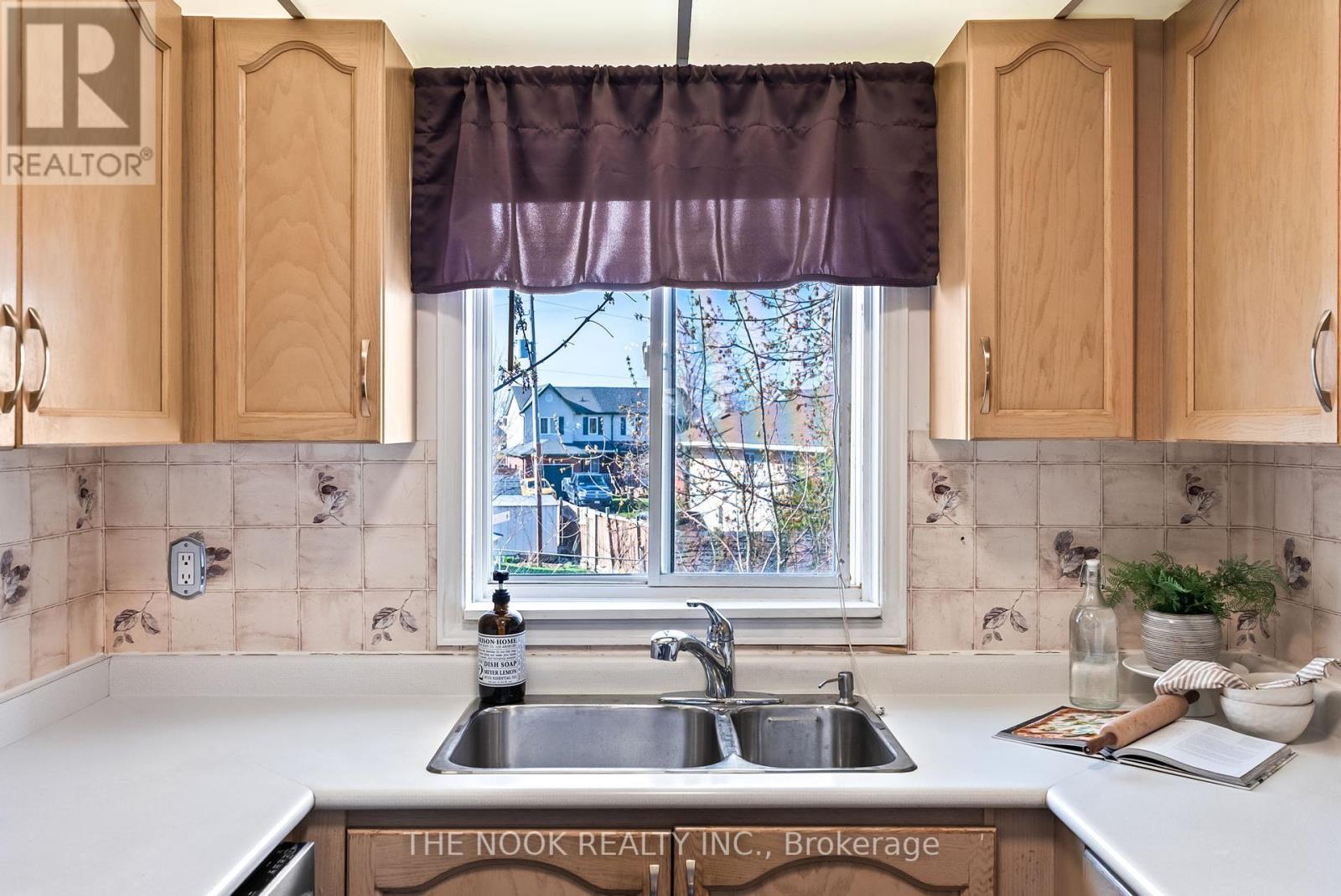16 Cottingham Crescent, Kawartha Lakes (Lindsay), Ontario  K9V 1T9 - Photo 16 - X12116466