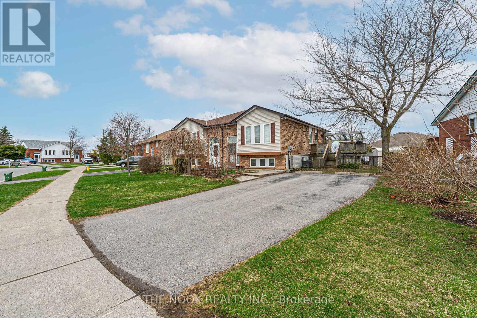 16 Cottingham Crescent, Kawartha Lakes (Lindsay), Ontario  K9V 1T9 - Photo 2 - X12116466