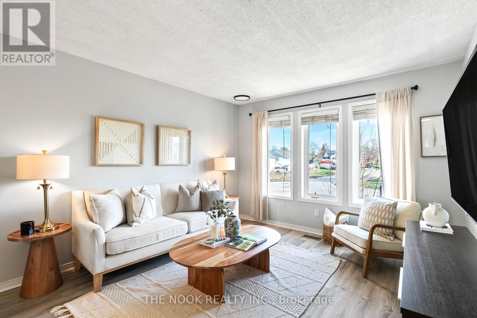 16 Cottingham Crescent, Kawartha Lakes (Lindsay), Ontario  K9V 1T9 - Photo 4 - X12116466