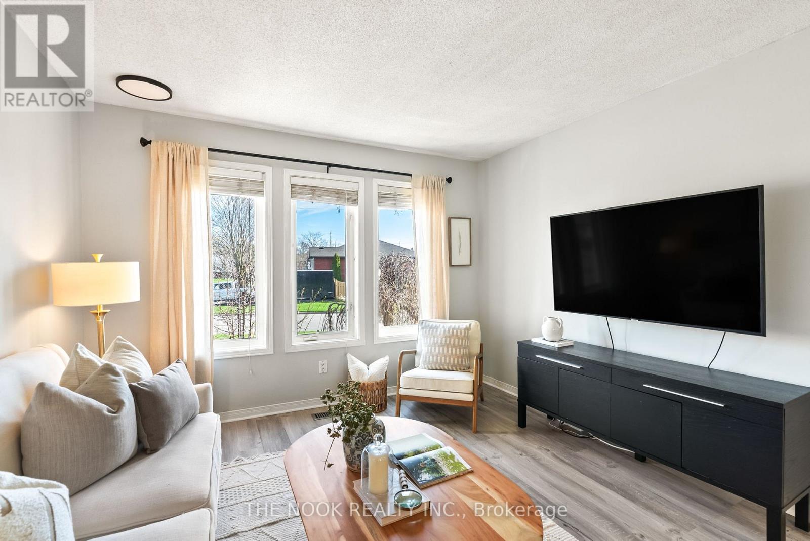 16 Cottingham Crescent, Kawartha Lakes (Lindsay), Ontario  K9V 1T9 - Photo 6 - X12116466