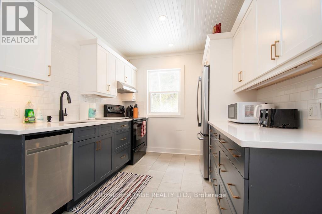 1074 Lakehurst Road, Trent Lakes, Ontario  K0L 2H0 - Photo 13 - X12116588