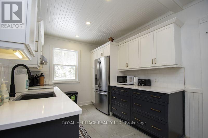 1074 Lakehurst Road, Trent Lakes, Ontario  K0L 2H0 - Photo 14 - X12116588