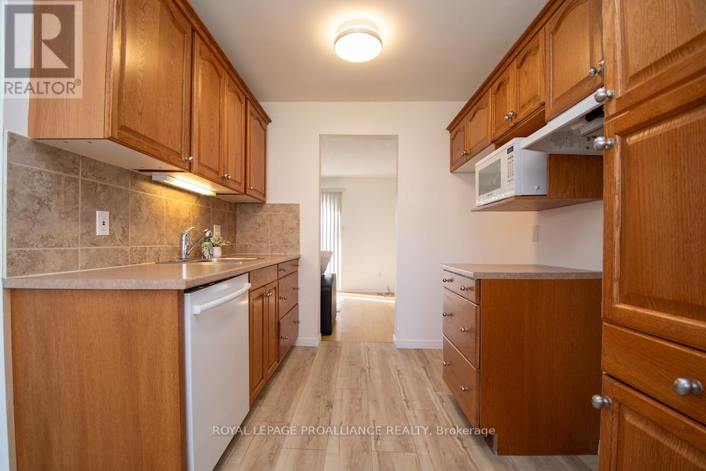 1635 Applewood Crescent, Peterborough West (Central), Ontario  K9K 1N3 - Photo 10 - X12116800