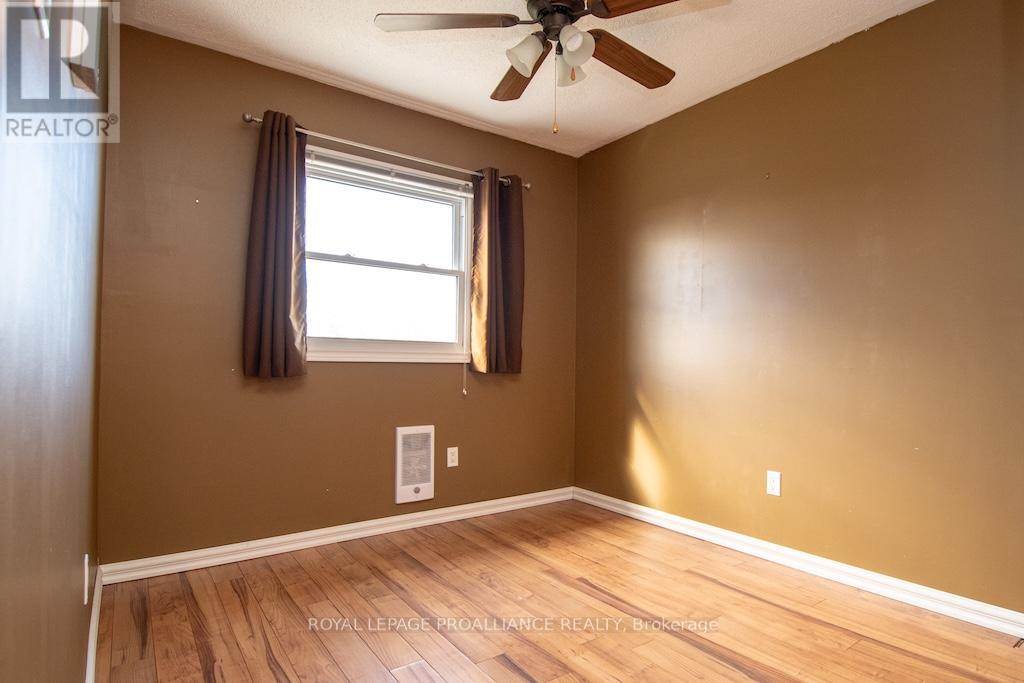 1635 Applewood Crescent, Peterborough West (Central), Ontario  K9K 1N3 - Photo 14 - X12116800