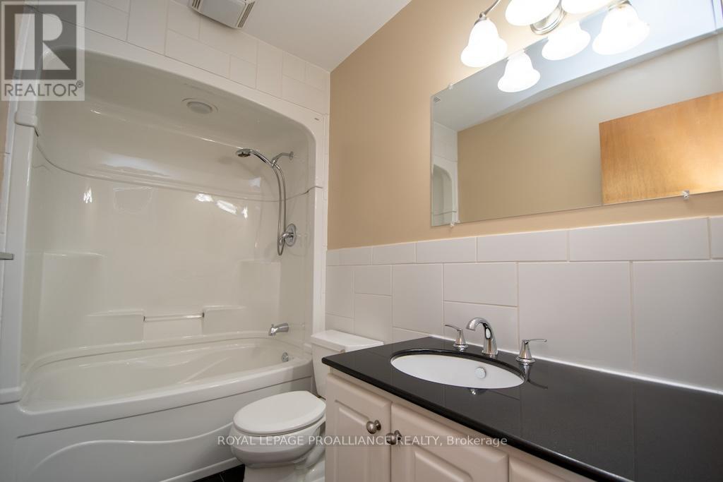 1635 Applewood Crescent, Peterborough West (Central), Ontario  K9K 1N3 - Photo 19 - X12116800