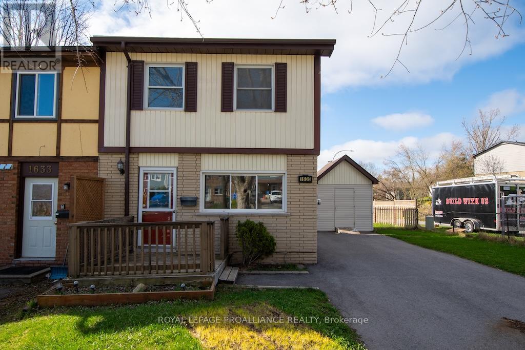 1635 Applewood Crescent, Peterborough West (Central), Ontario  K9K 1N3 - Photo 2 - X12116800