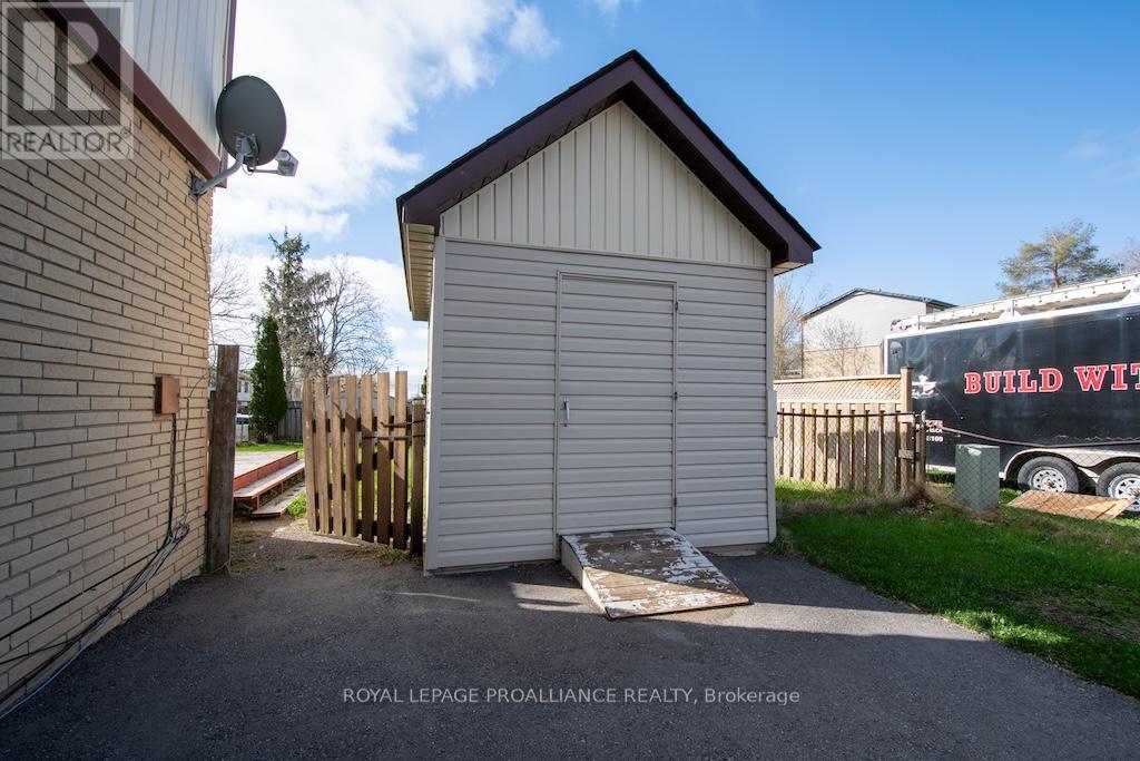 1635 Applewood Crescent, Peterborough West (Central), Ontario  K9K 1N3 - Photo 23 - X12116800