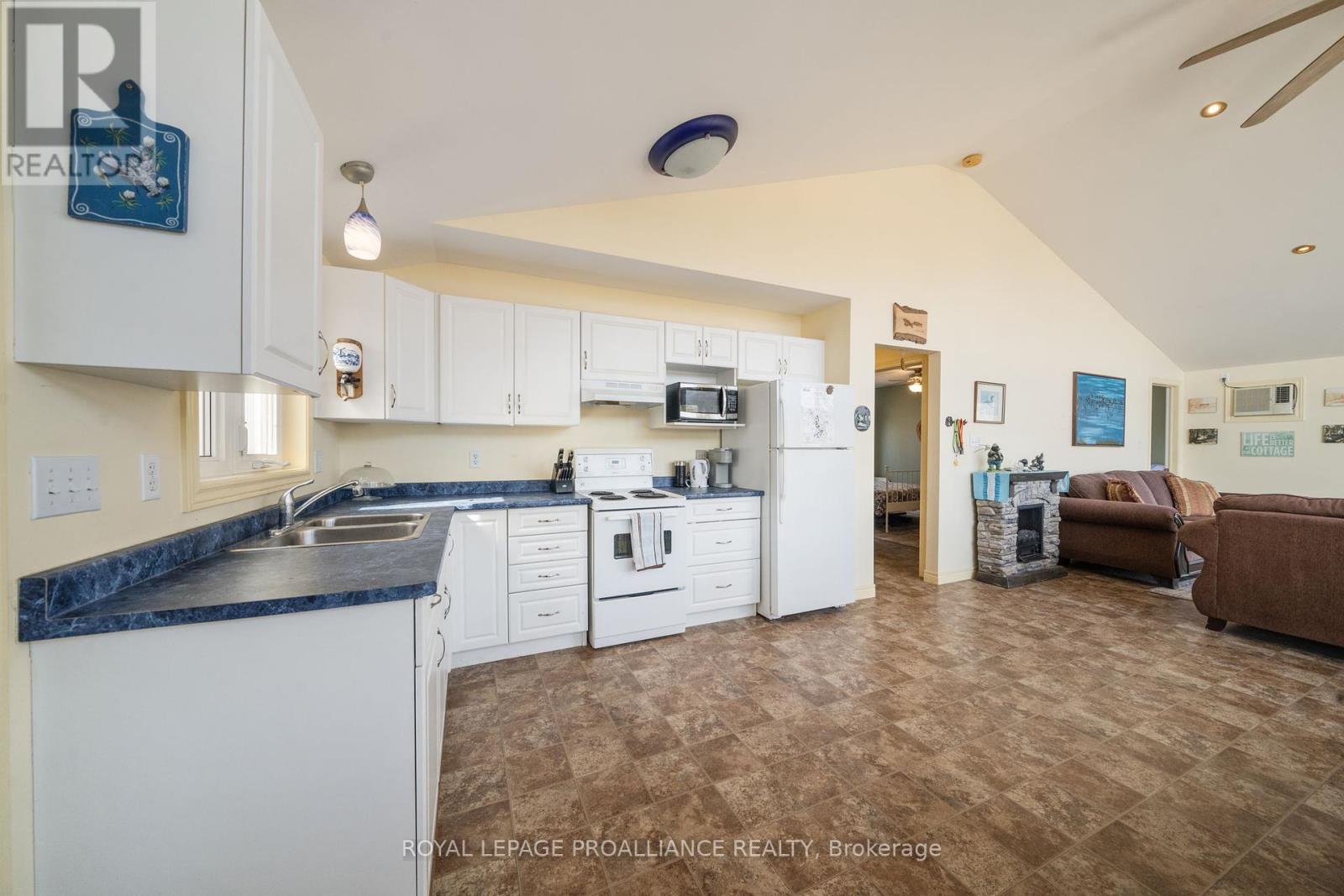 319 Fire Route 4, North Kawartha, Ontario  K0L 2H0 - Photo 13 - X12116884