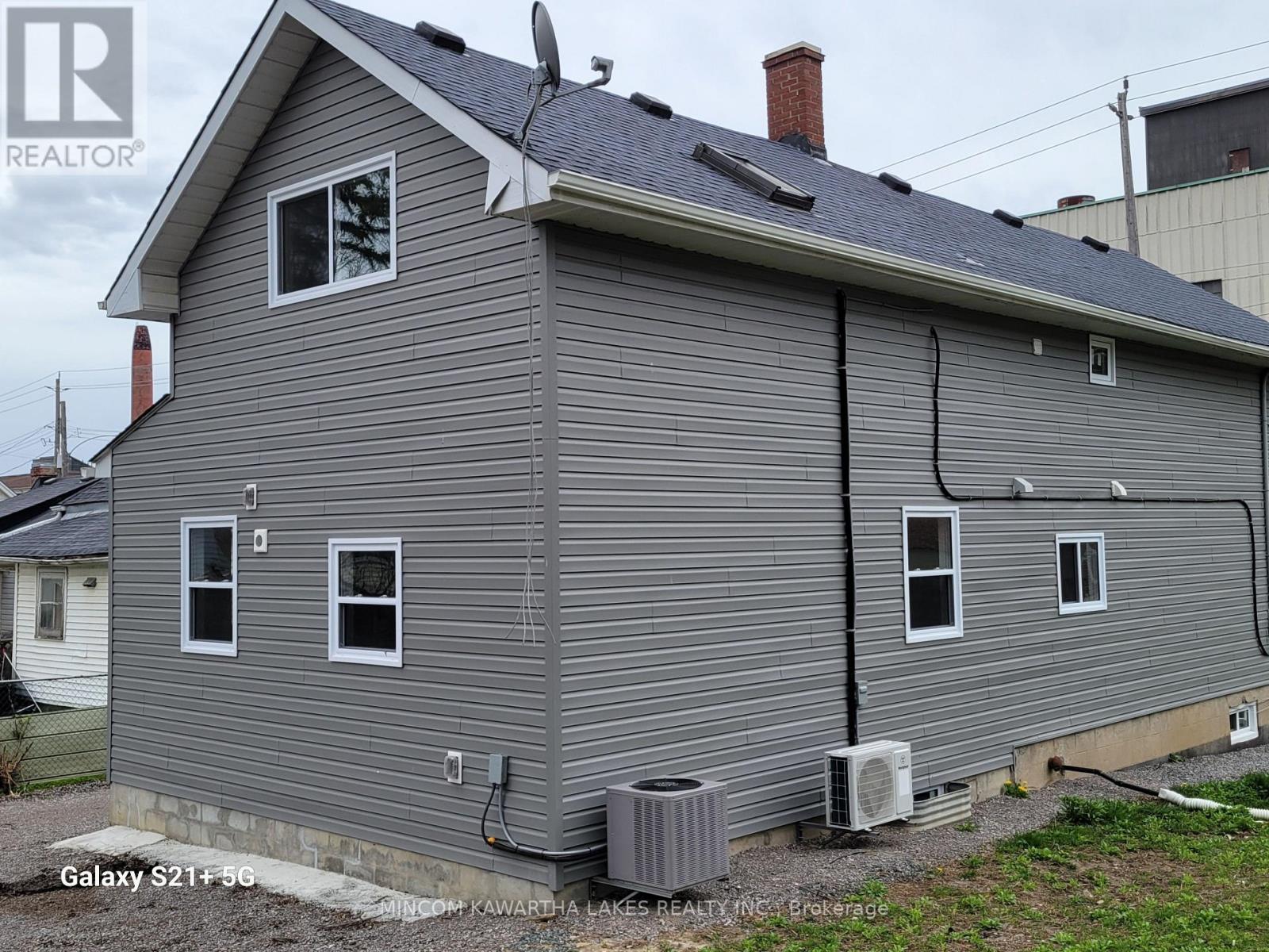 588 Wolfe Street, Peterborough Central (South), Ontario  K9J 2L8 - Photo 35 - X12117038