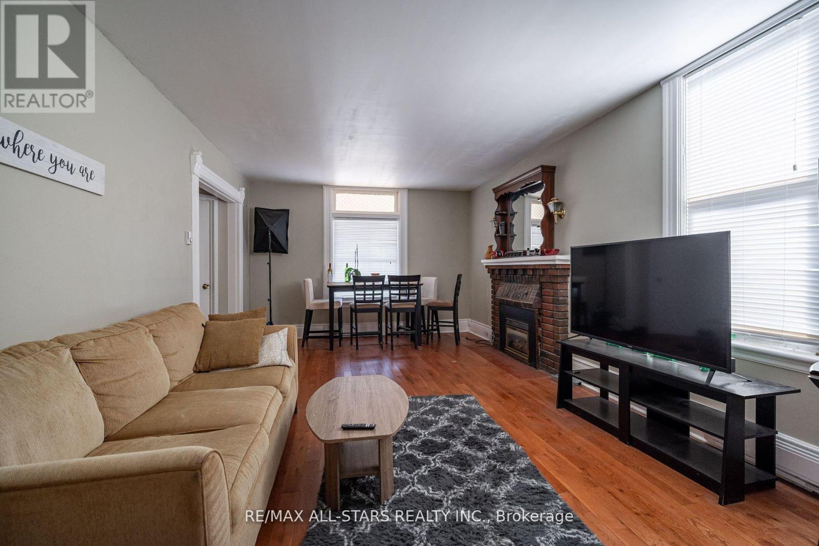 301 Park Street N, Peterborough Central (Old West End), Ontario  K9J 3W6 - Photo 5 - X12117363