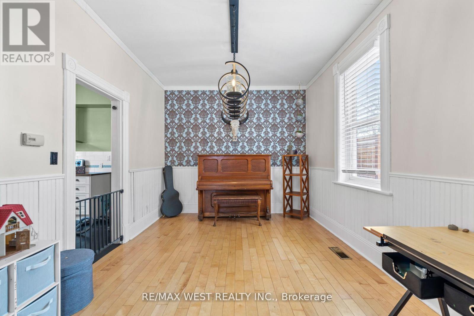 40 Regent Street W, Selwyn, Ontario  K0L 2H0 - Photo 10 - X12116845